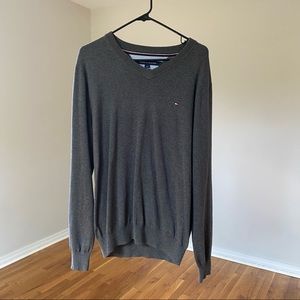 Tommy Hilfiger Men's Essential Long Sleeve Cotton V-Neck Pullover Sweater